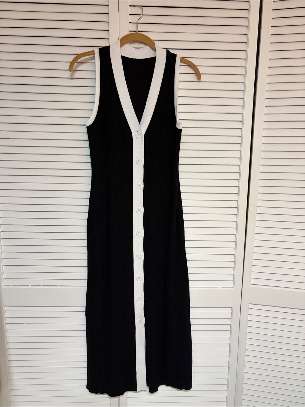 Sleeveless Black Knit Button-Front Maxi Dress with White Trim